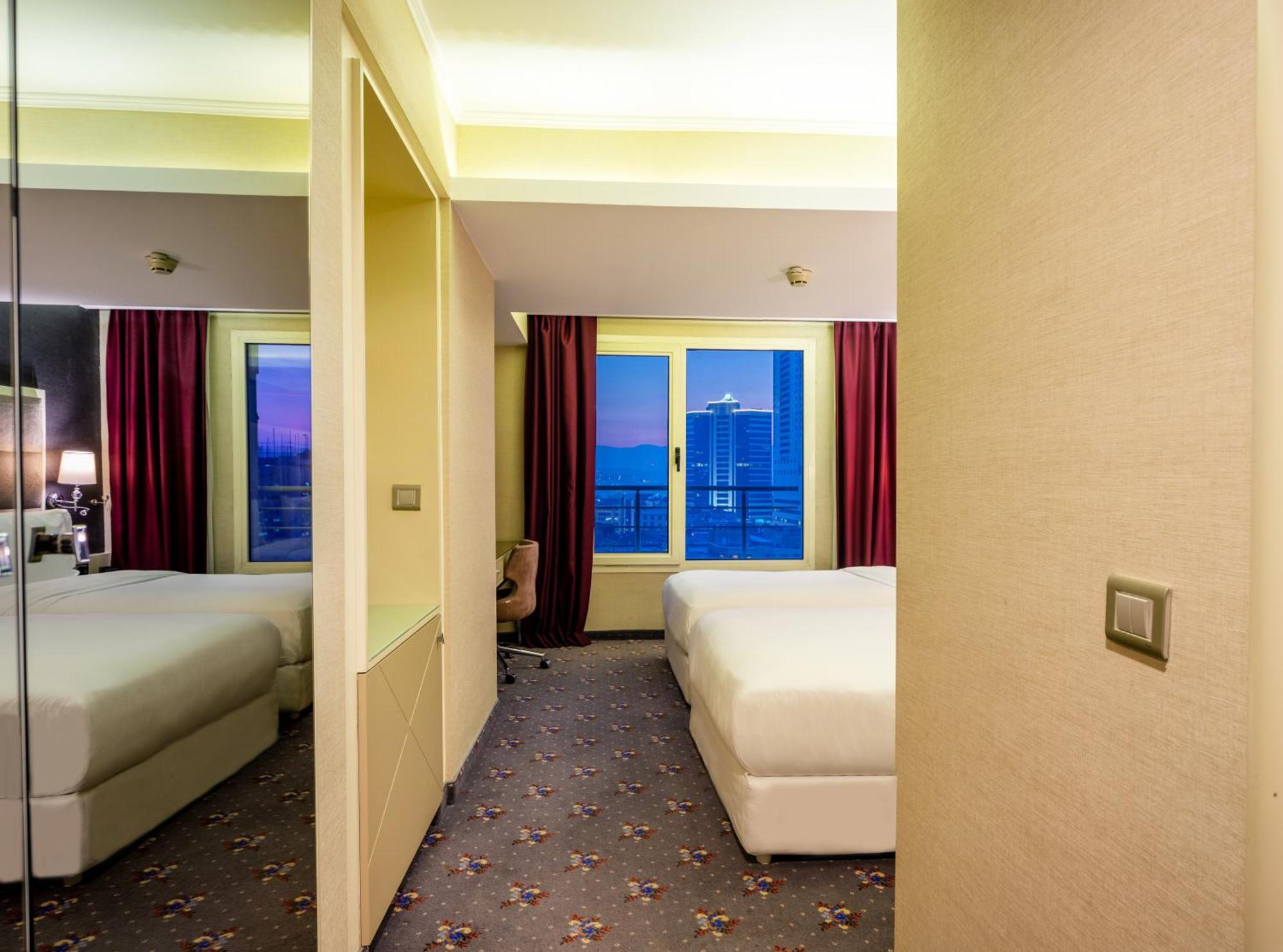 Doubletree By Hilton Izmir - Alsancak Hotel Bagian luar foto