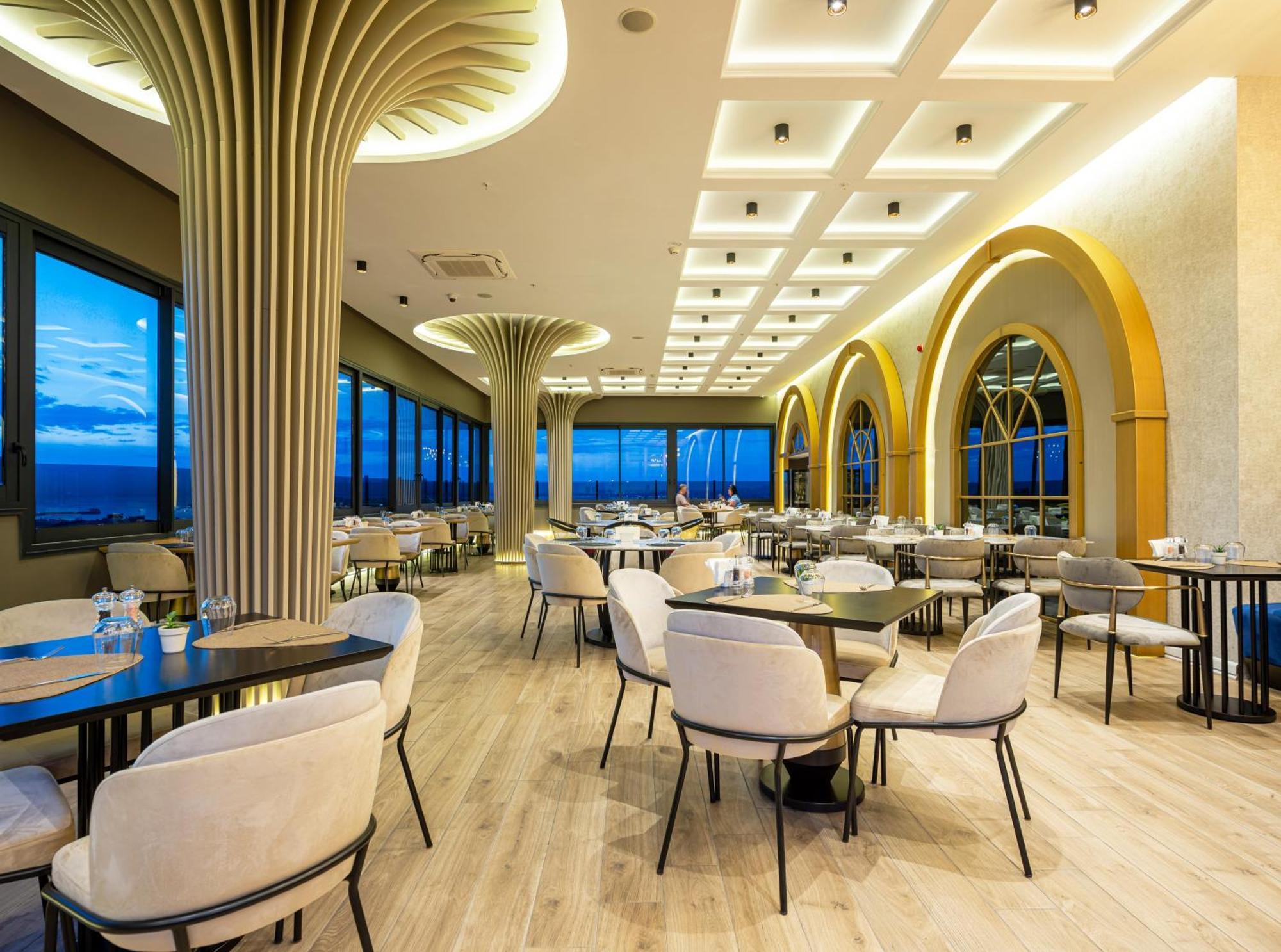 Doubletree By Hilton Izmir - Alsancak Hotel Bagian luar foto
