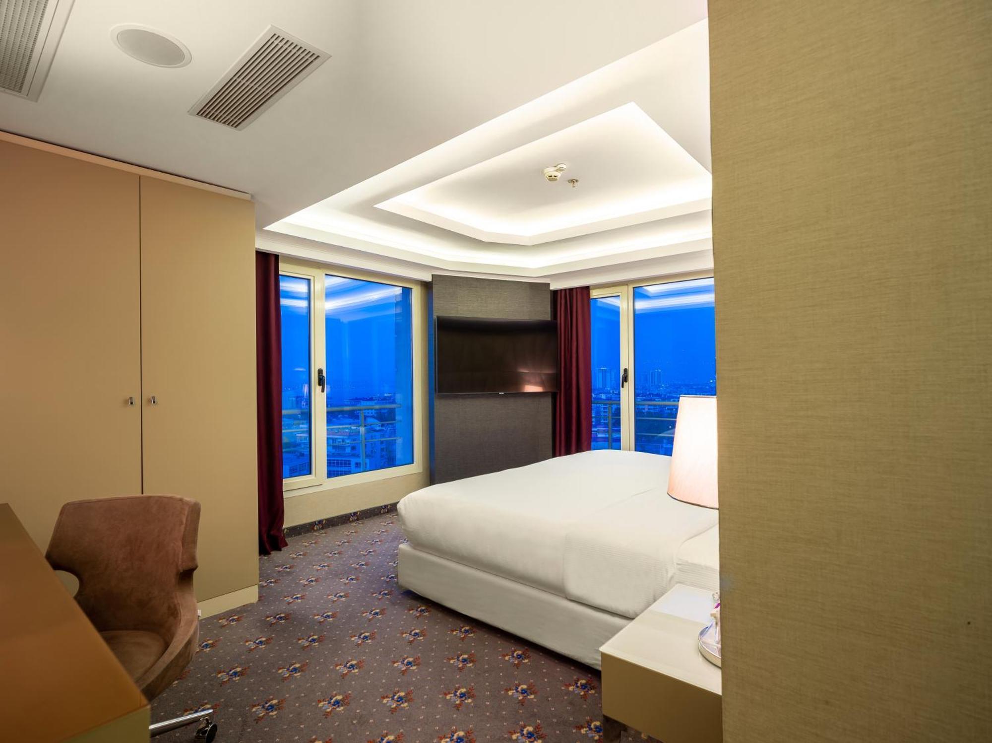 Doubletree By Hilton Izmir - Alsancak Hotel Bagian luar foto