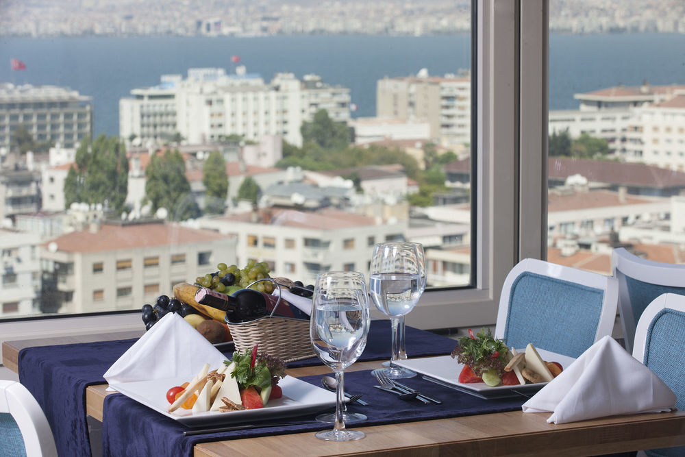 Doubletree By Hilton Izmir - Alsancak Hotel Bagian luar foto