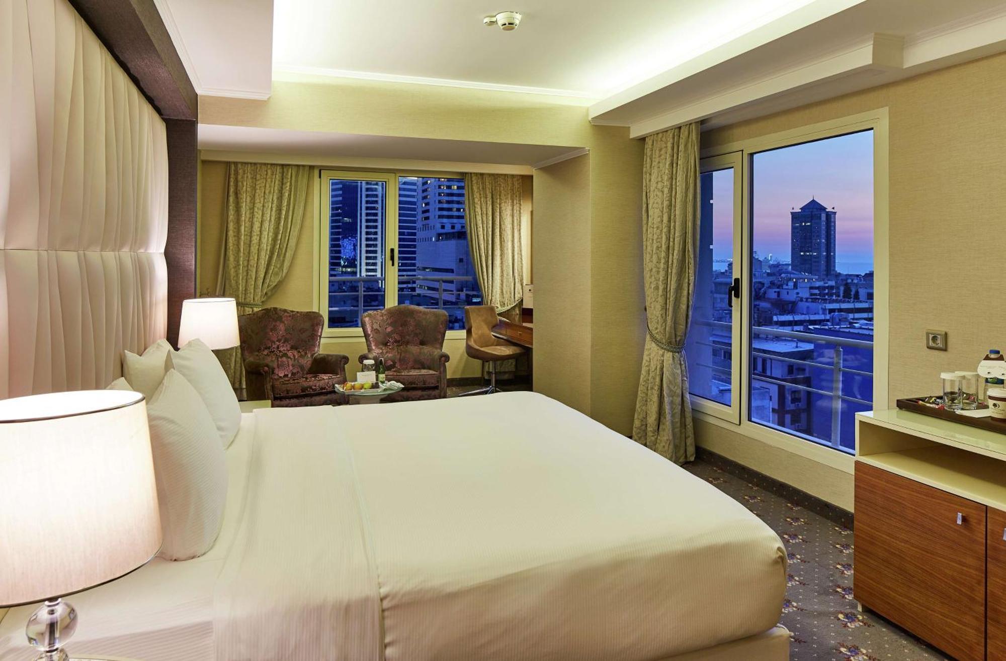Doubletree By Hilton Izmir - Alsancak Hotel Bagian luar foto