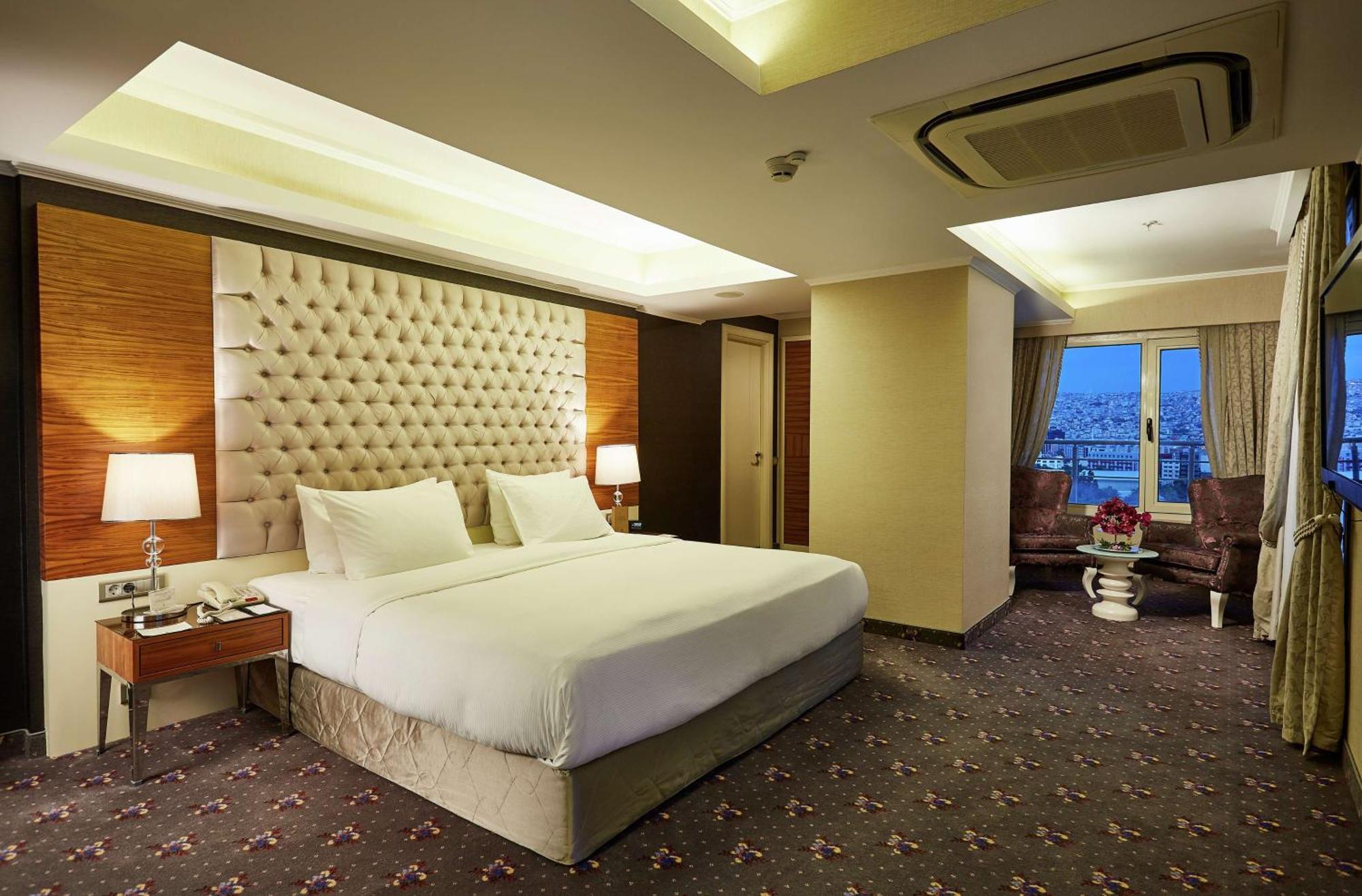 Doubletree By Hilton Izmir - Alsancak Hotel Bagian luar foto