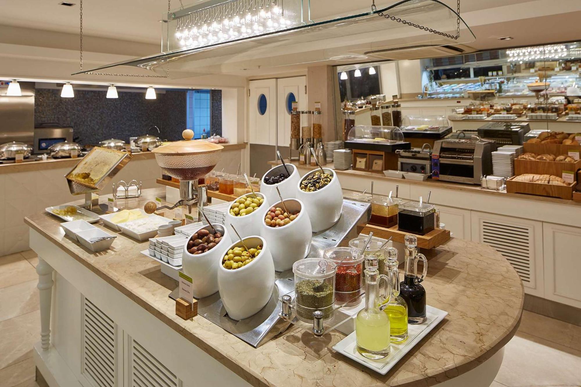 Doubletree By Hilton Izmir - Alsancak Hotel Bagian luar foto