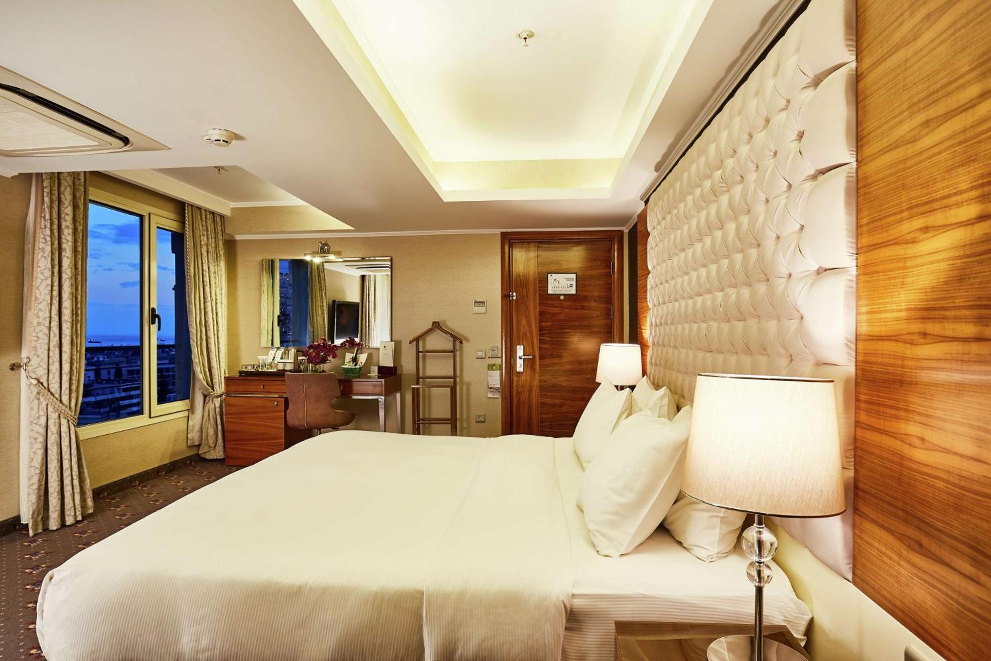Doubletree By Hilton Izmir - Alsancak Hotel Bagian luar foto