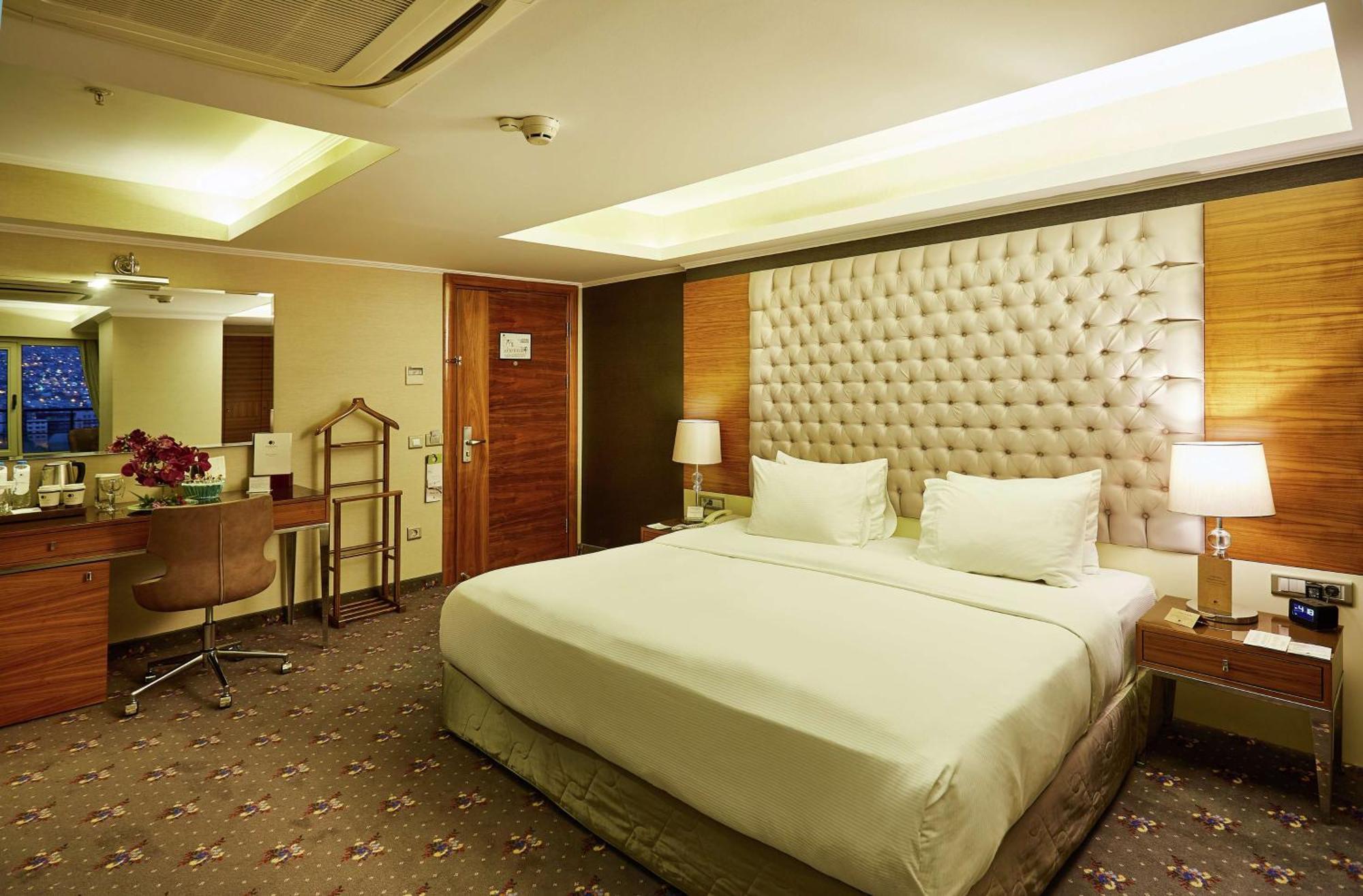 Doubletree By Hilton Izmir - Alsancak Hotel Bagian luar foto