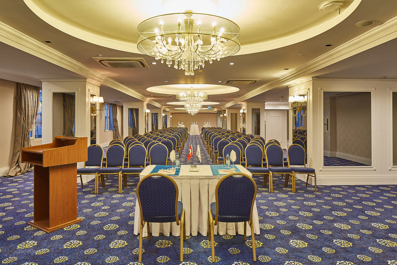 Doubletree By Hilton Izmir - Alsancak Hotel Bagian luar foto